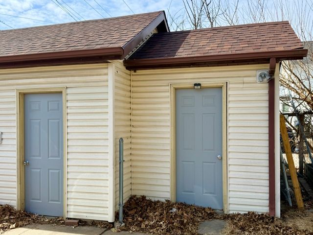 711 E Bloomington Street, Iowa City, IA 52245