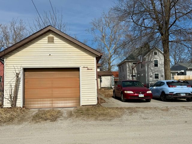 711 E Bloomington Street, Iowa City, IA 52245