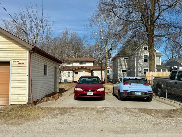 711 E Bloomington Street, Iowa City, IA 52245