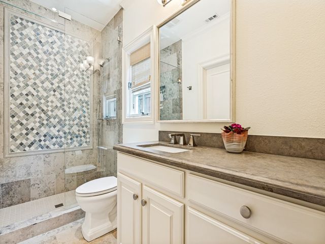 4672 S Versailles Avenue, Highland Park, TX 75209