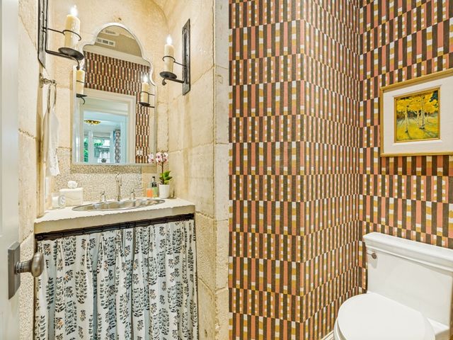 4672 S Versailles Avenue, Highland Park, TX 75209