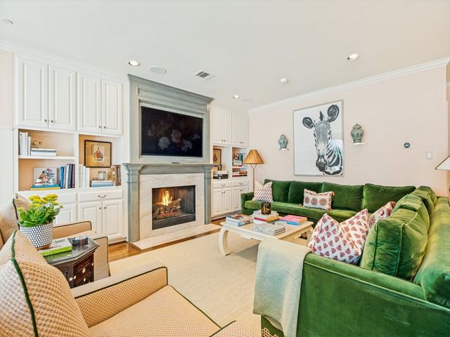 4672 S Versailles Avenue, Highland Park, TX 75209