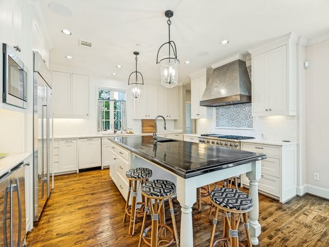 4672 S Versailles Avenue, Highland Park, TX 75209