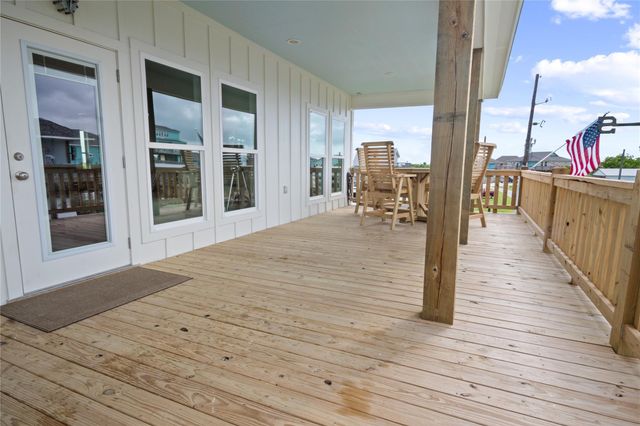 131 South Mae Cir S, Crystal Beach, TX 77650