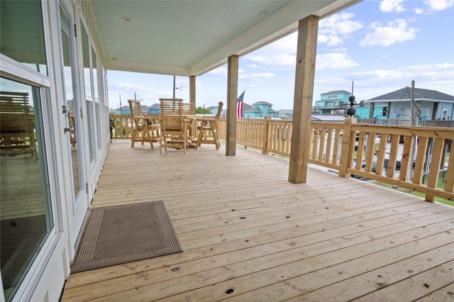 131 South Mae Cir S, Crystal Beach, TX 77650