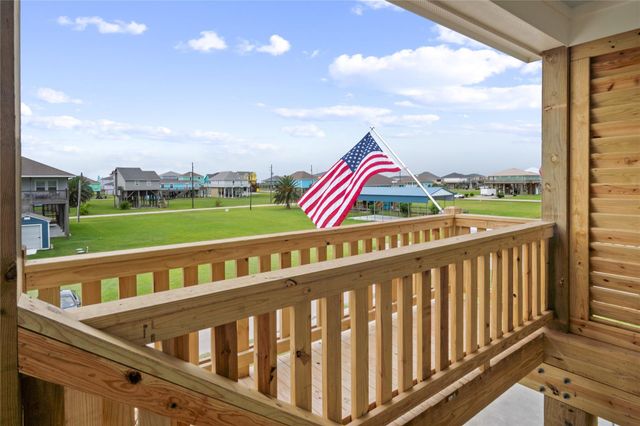 131 South Mae Cir S, Crystal Beach, TX 77650