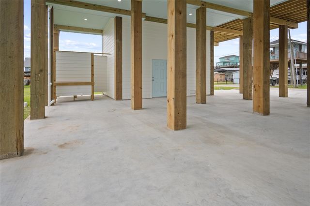 131 South Mae Cir S, Crystal Beach, TX 77650