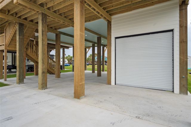 131 South Mae Cir S, Crystal Beach, TX 77650