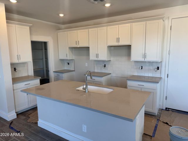 2279 S Swan Court, Gilbert, AZ 85295