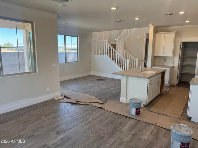 2279 S Swan Court, Gilbert, AZ 85295