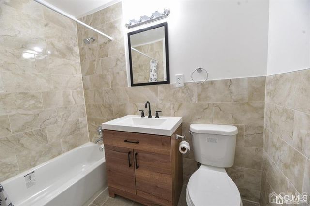 204 College Drive, Edison, NJ 08817