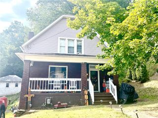 572 N Elm St, City Of But Ne, PA 16001