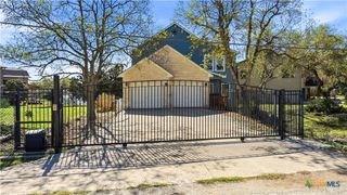 956 Lakebreeze Drive, Canyon Lake, TX 78133