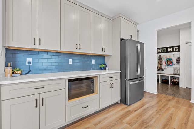 2207 Mary Lane, Valparaiso, IN 46383