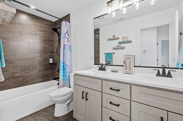 2207 Mary Lane, Valparaiso, IN 46383