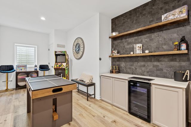 2207 Mary Lane, Valparaiso, IN 46383