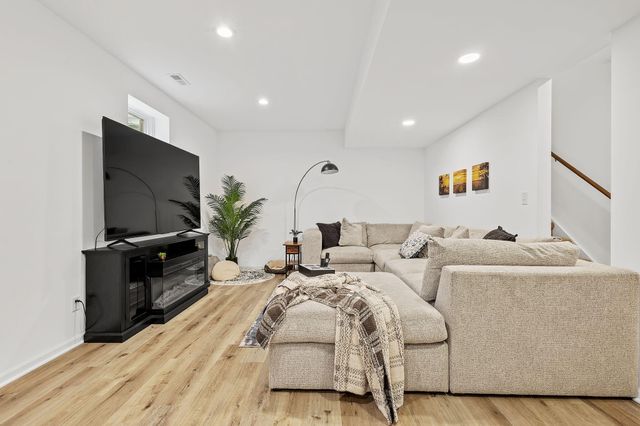 2207 Mary Lane, Valparaiso, IN 46383