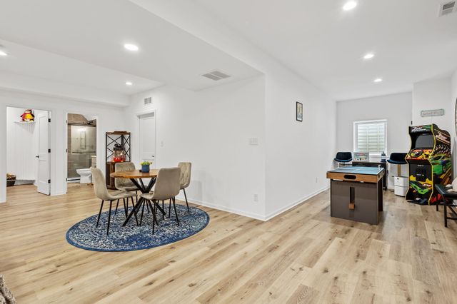 2207 Mary Lane, Valparaiso, IN 46383