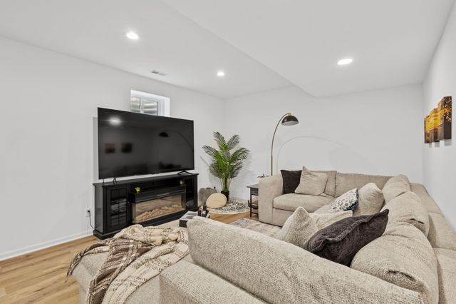 2207 Mary Lane, Valparaiso, IN 46383