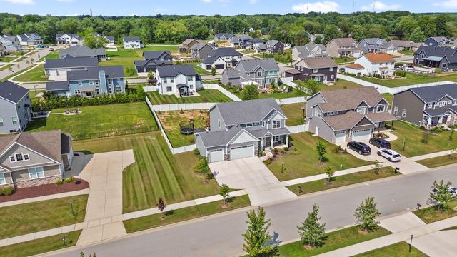 2207 Mary Lane, Valparaiso, IN 46383