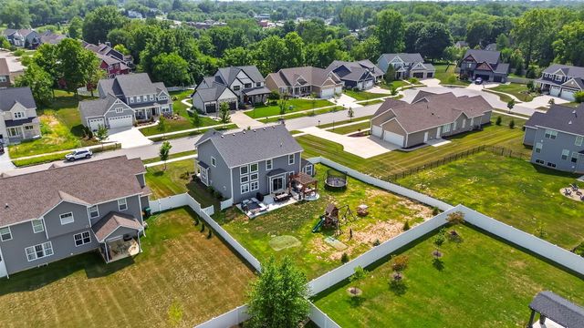 2207 Mary Lane, Valparaiso, IN 46383