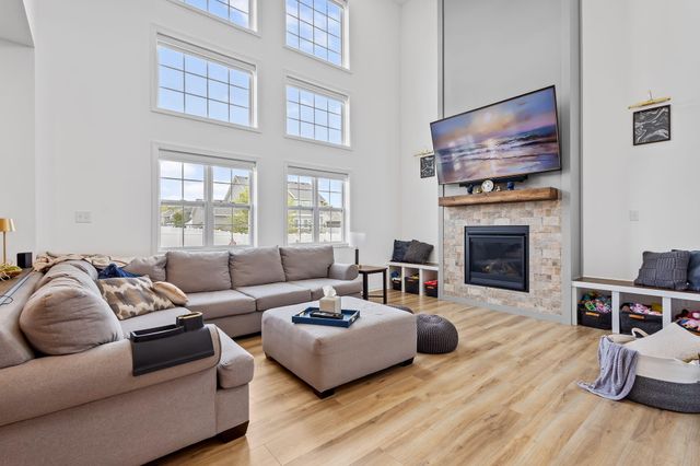 2207 Mary Lane, Valparaiso, IN 46383