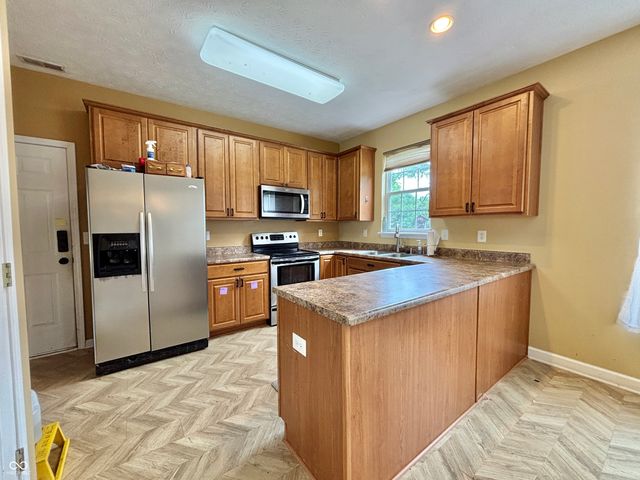 5571 Auburndale Drive, Bargersville, IN 46106