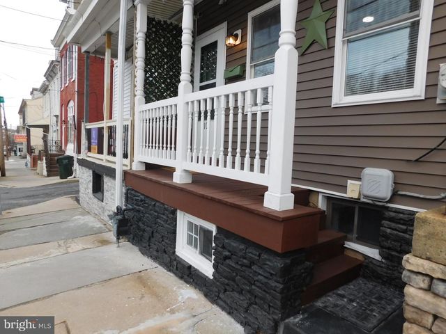 1103 W MARKET ST, Pottsville, PA 17901