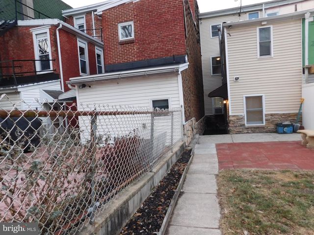 1103 W MARKET ST, Pottsville, PA 17901