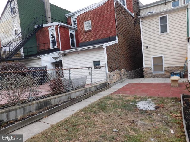 1103 W MARKET ST, Pottsville, PA 17901