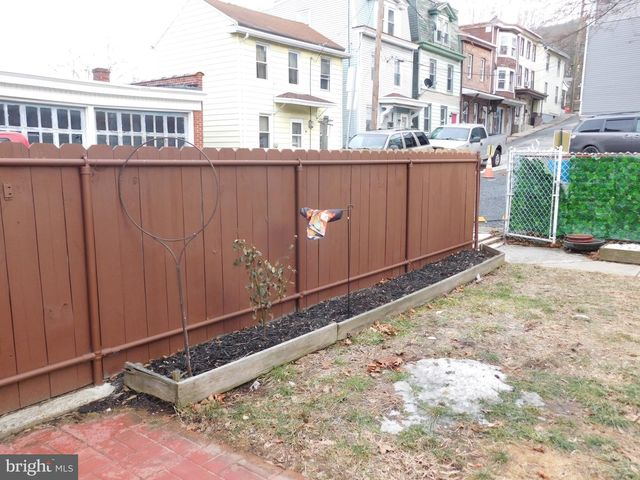 1103 W MARKET ST, Pottsville, PA 17901