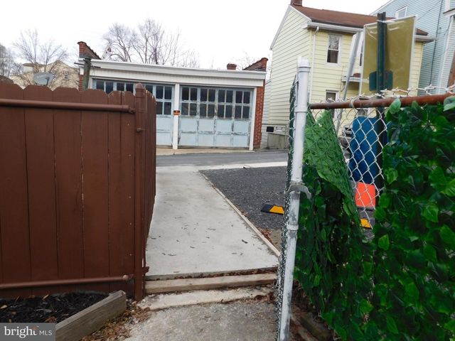 1103 W MARKET ST, Pottsville, PA 17901