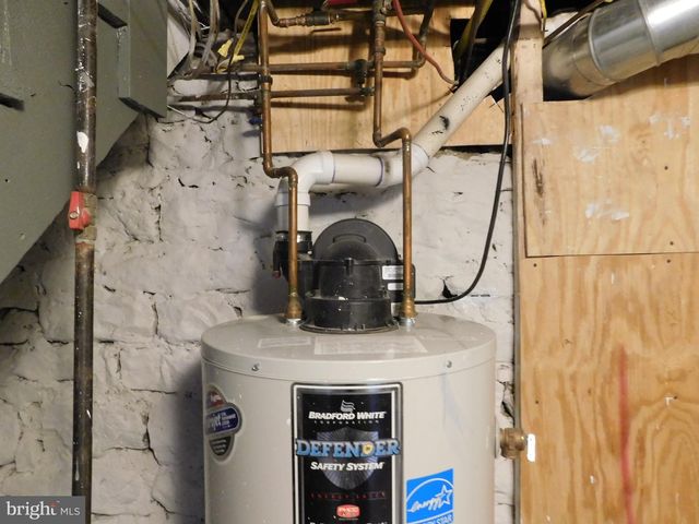 1103 W MARKET ST, Pottsville, PA 17901