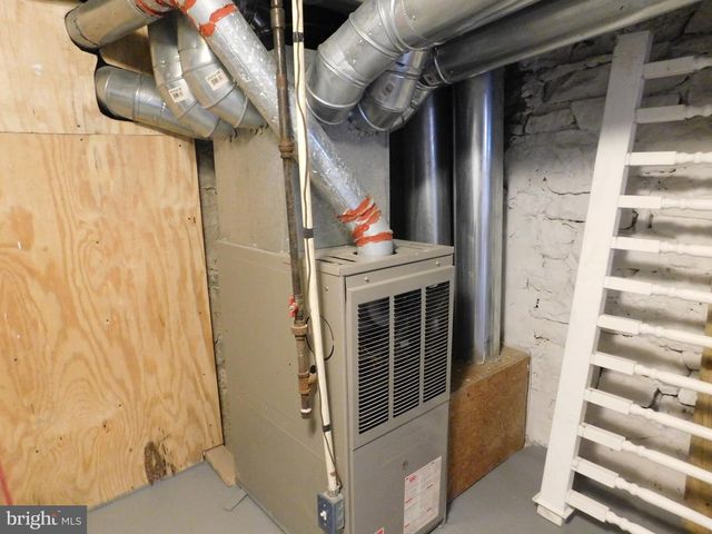 1103 W MARKET ST, Pottsville, PA 17901