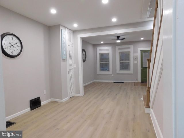 1103 W MARKET ST, Pottsville, PA 17901