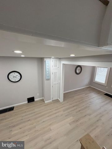 1103 W MARKET ST, Pottsville, PA 17901