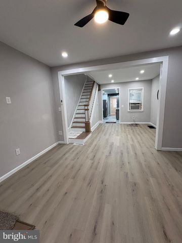 1103 W MARKET ST, Pottsville, PA 17901