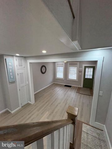 1103 W MARKET ST, Pottsville, PA 17901