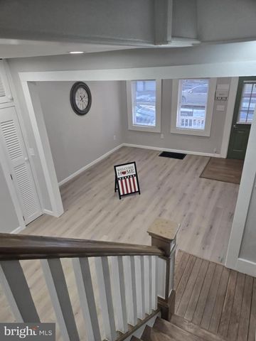 1103 W MARKET ST, Pottsville, PA 17901