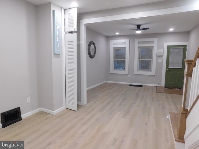 1103 W MARKET ST, Pottsville, PA 17901