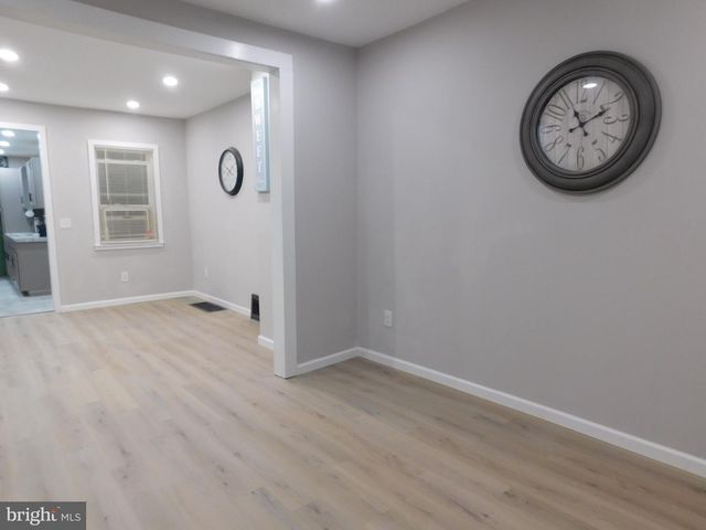 1103 W MARKET ST, Pottsville, PA 17901