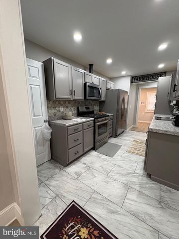 1103 W MARKET ST, Pottsville, PA 17901