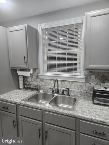 1103 W MARKET ST, Pottsville, PA 17901