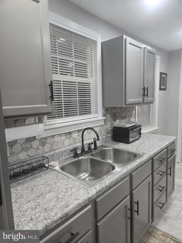 1103 W MARKET ST, Pottsville, PA 17901