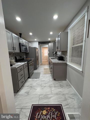 1103 W MARKET ST, Pottsville, PA 17901