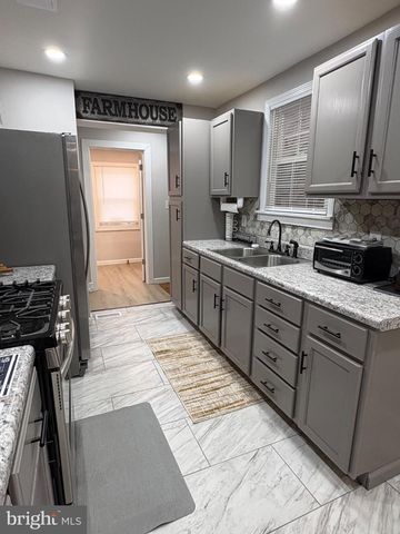 1103 W MARKET ST, Pottsville, PA 17901