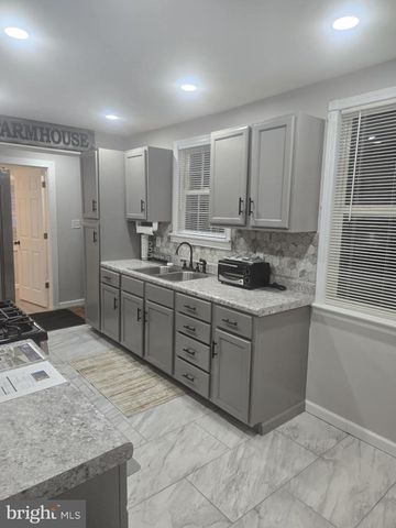 1103 W MARKET ST, Pottsville, PA 17901