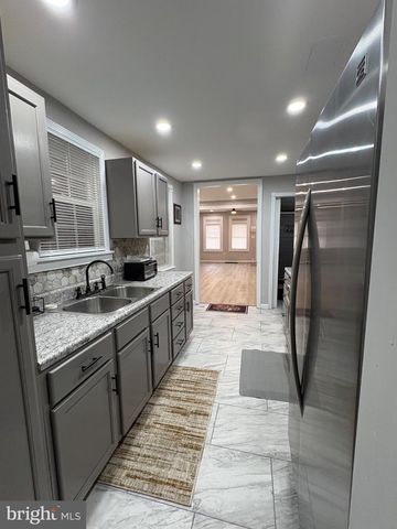 1103 W MARKET ST, Pottsville, PA 17901