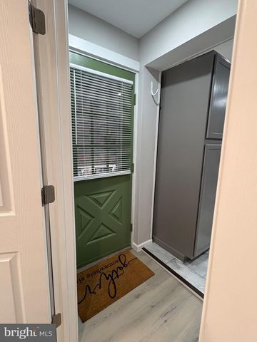 1103 W MARKET ST, Pottsville, PA 17901