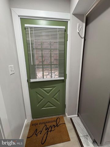 1103 W MARKET ST, Pottsville, PA 17901